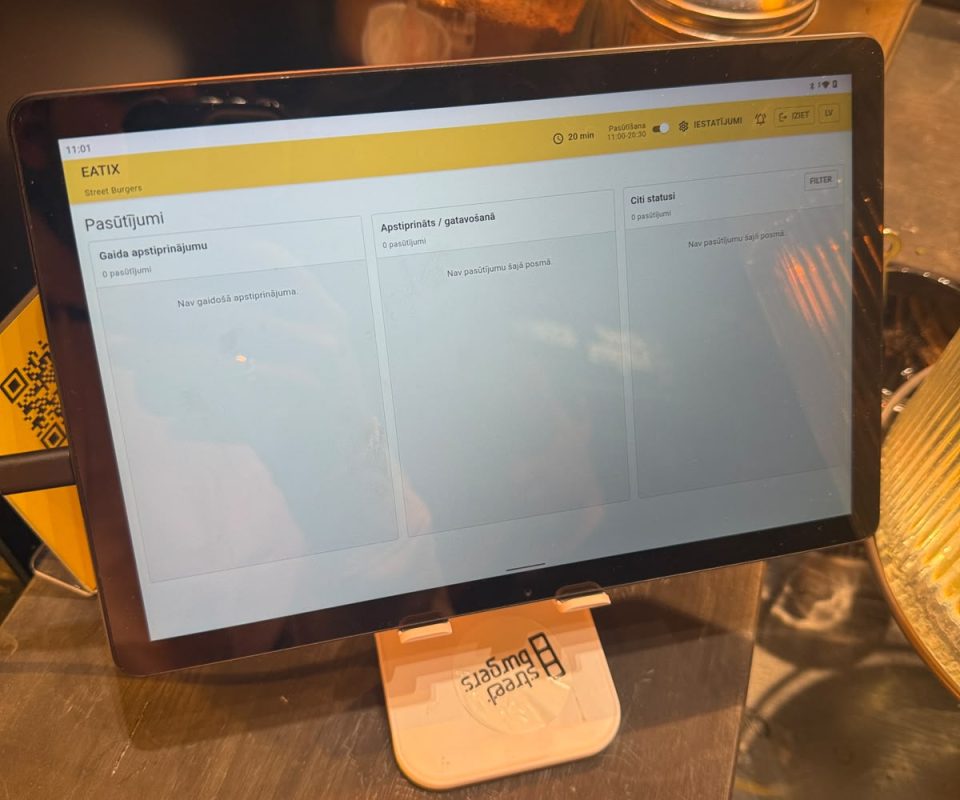 Eatix orders screen in Latvian on a tablet at Street Burgers